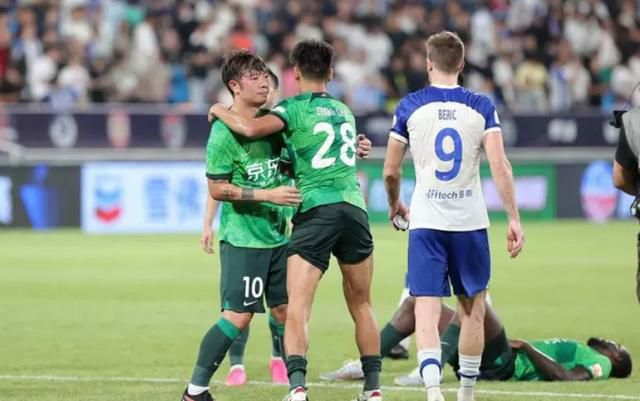 欧联-勒沃库森2-0赫根5战全胜锁头名 药厂各赛事豪取14连胜北京时间12月1日凌晨4时，欧联杯H组第5轮，勒沃库森客场对阵赫根。